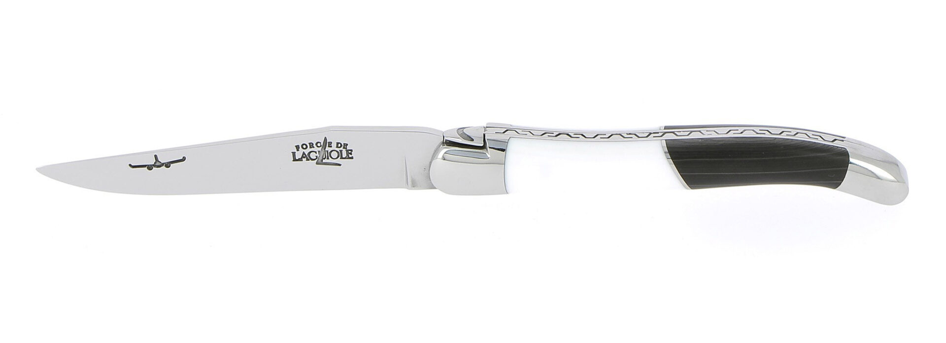 Couteau Forge De Laguiole Airbus A350xwb Manche Acrylique Blanc Et Carbone 2 Mitres Inox Brillant 11cm 01