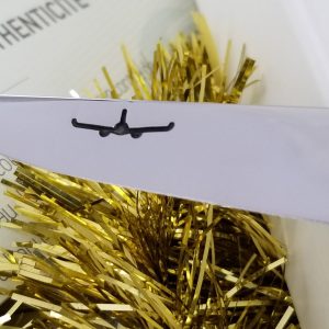 Couteau Forge De Laguiole Airbus A350xwb Manche Acrylique Blanc Et Carbone 2 Mitres Inox Brillant 11cm 04