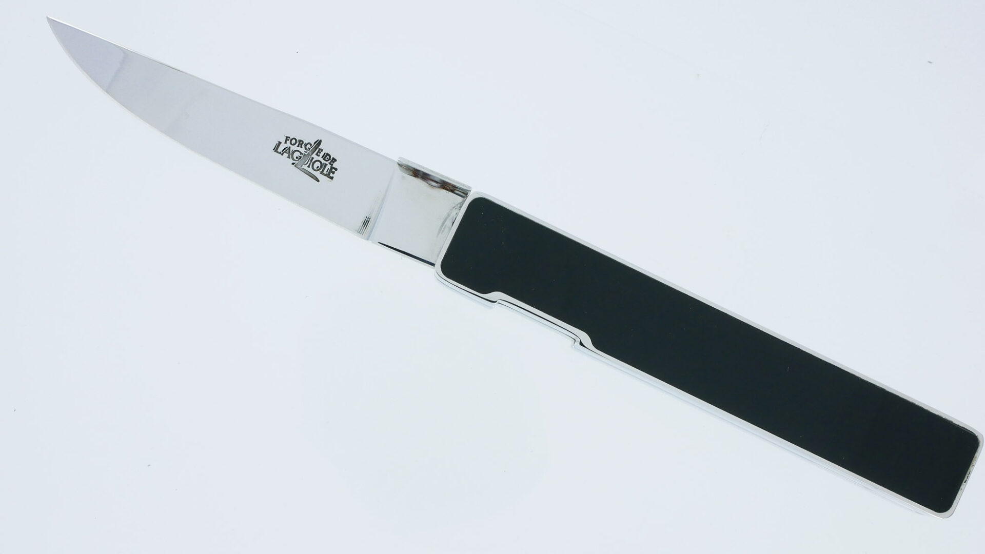 Couteau Forge De Laguiole Furtivo Designer Ora Ito Acrylique Noir Plein Manche Forme Cubique 1 Piece Finition Brillante 11cm 03