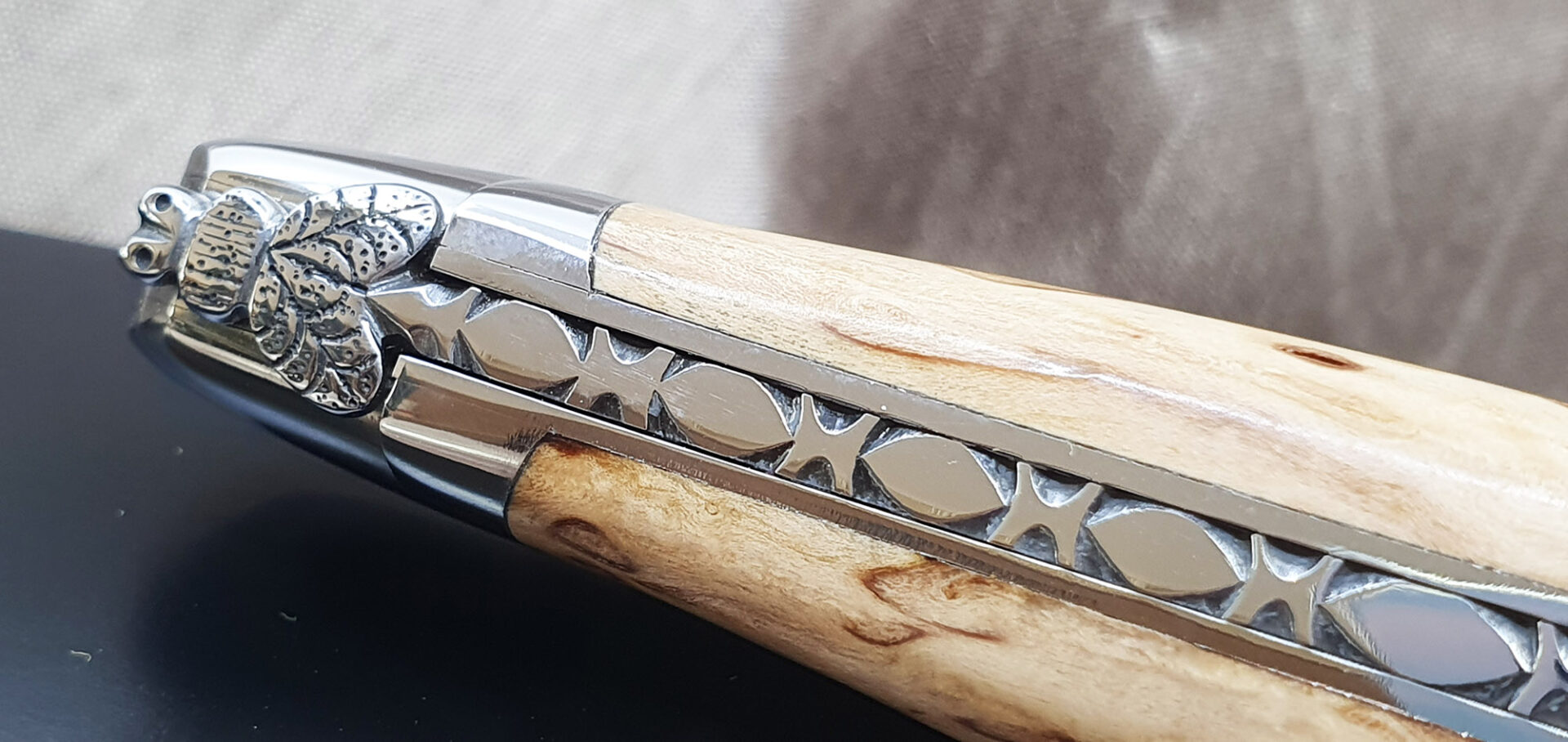 Couteau Forge De Laguiole Manche En Bois De Bouleau 1 Piece Inox Brillant 12cm 02