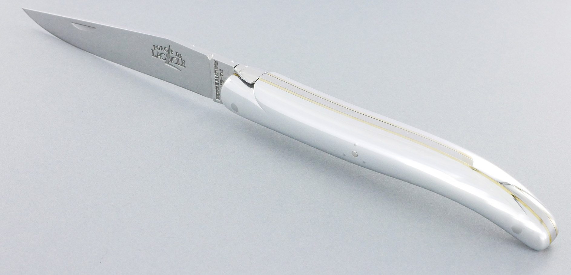 Couteau Forge De Laguiole Plein Manche En Aluminium Designer Philippe Starck 1 Piece Finition Brillante 11cm 01