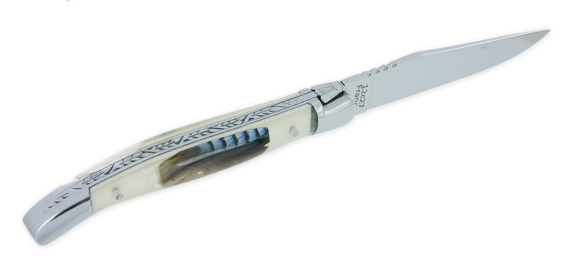 Couteau Laguiole Arbalete Manche En Resine Acrylique Incrustation Plume De Geai Ressort Guilloche 1 Piece 2 Mitres Finition Brillante 12cm 01