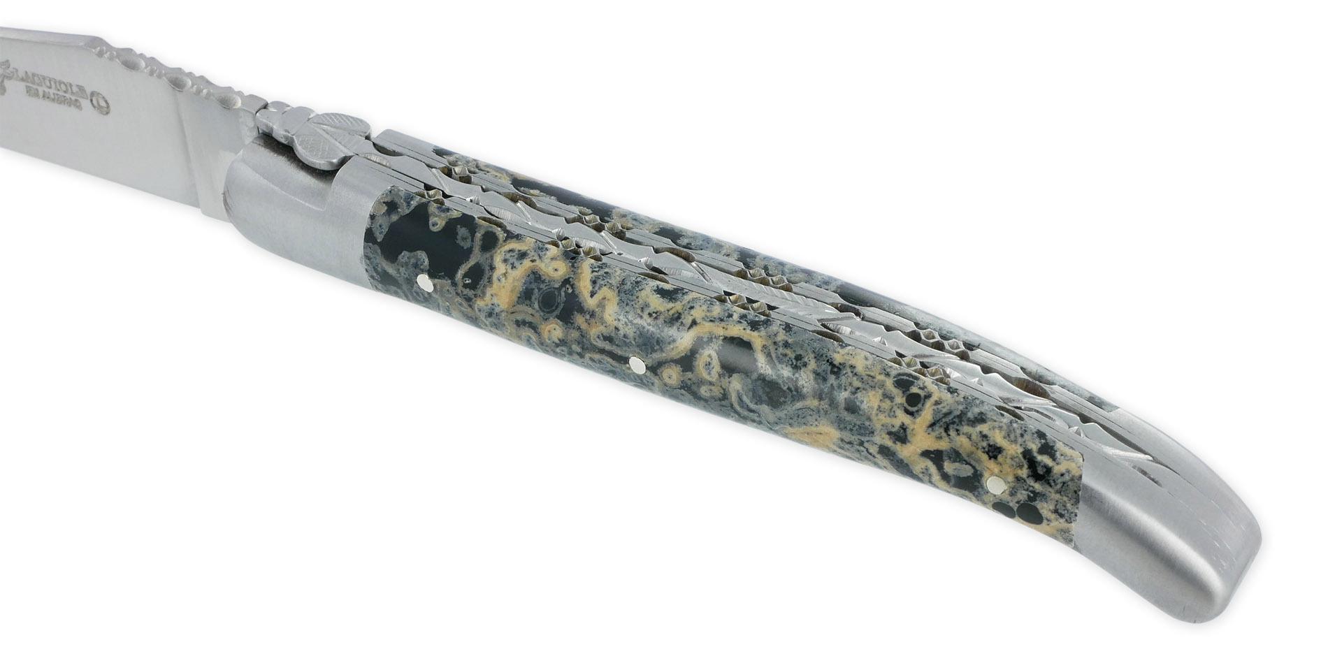 Couteau Laguiole En Aubrac 1 Piece 12 Cm Double Platines Et Ressort Guilloches Manche En Pierre De Lave Noire 2 Mitres Inox Brosse 05