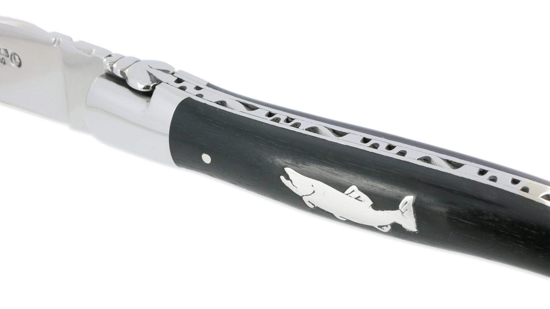 Couteau Laguiole En Aubrac 1 Piece 12 Cm Manche Ebene Marqueterie Truite En Etain 2 Mitres Inox Brillant 02