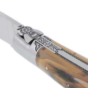 Couteau Laguiole En Aubrac 1 Piece 12 Cm Manche En Croute Ivoire De Mammouth 2 Mitres Inox Brosse Ciselees Mouche Prestige 02