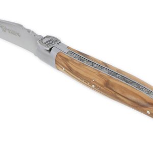 Couteau Laguiole En Aubrac 1 Piece 12 Cm Manche Olivier Ressort Grave Mouche Forgee Prestige Tete De Mort 2 Mitres Inox Brosse 01