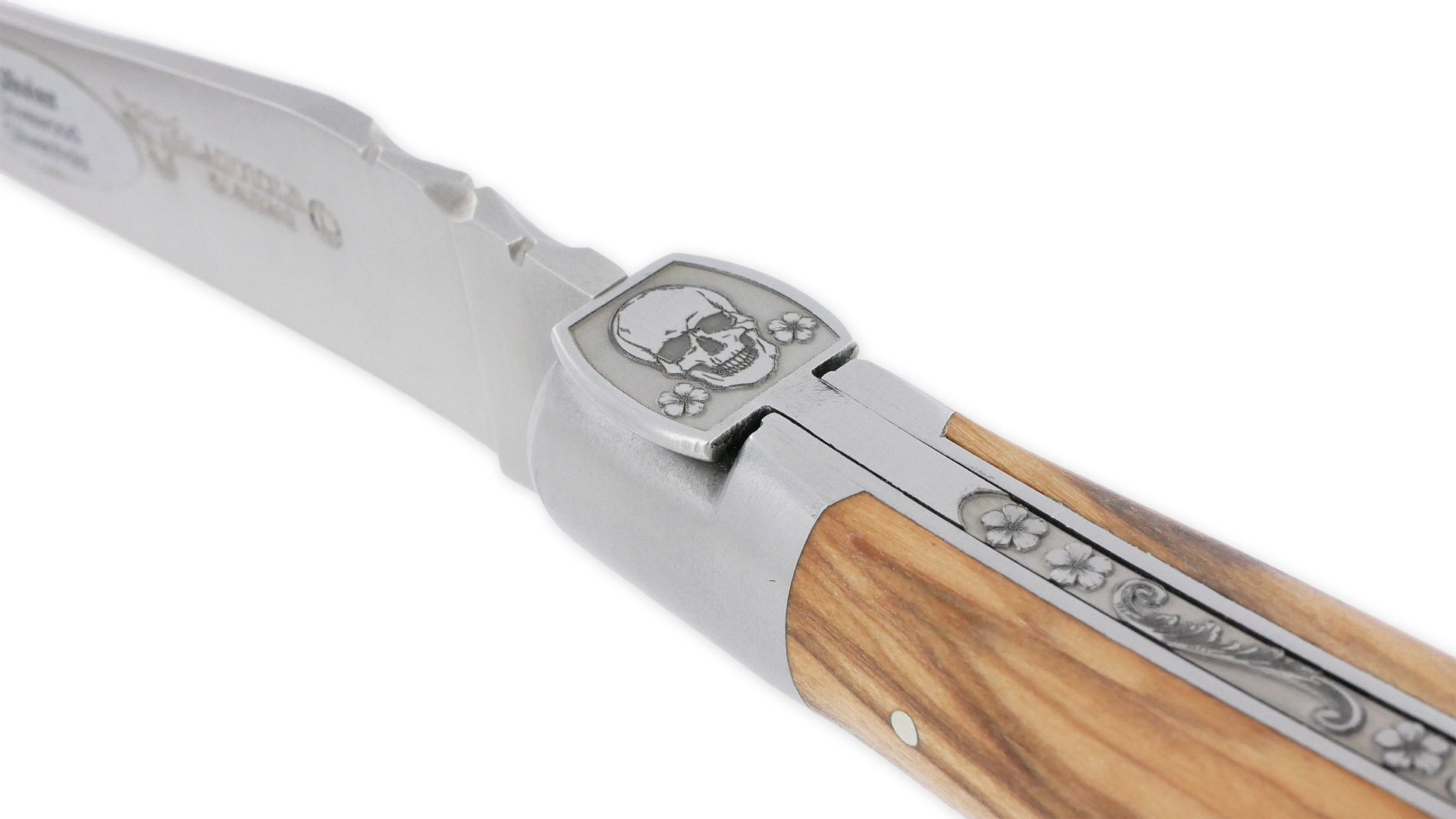 Couteau Laguiole En Aubrac 1 Piece 12 Cm Manche Olivier Ressort Grave Mouche Forgee Prestige Tete De Mort 2 Mitres Inox Brosse 04