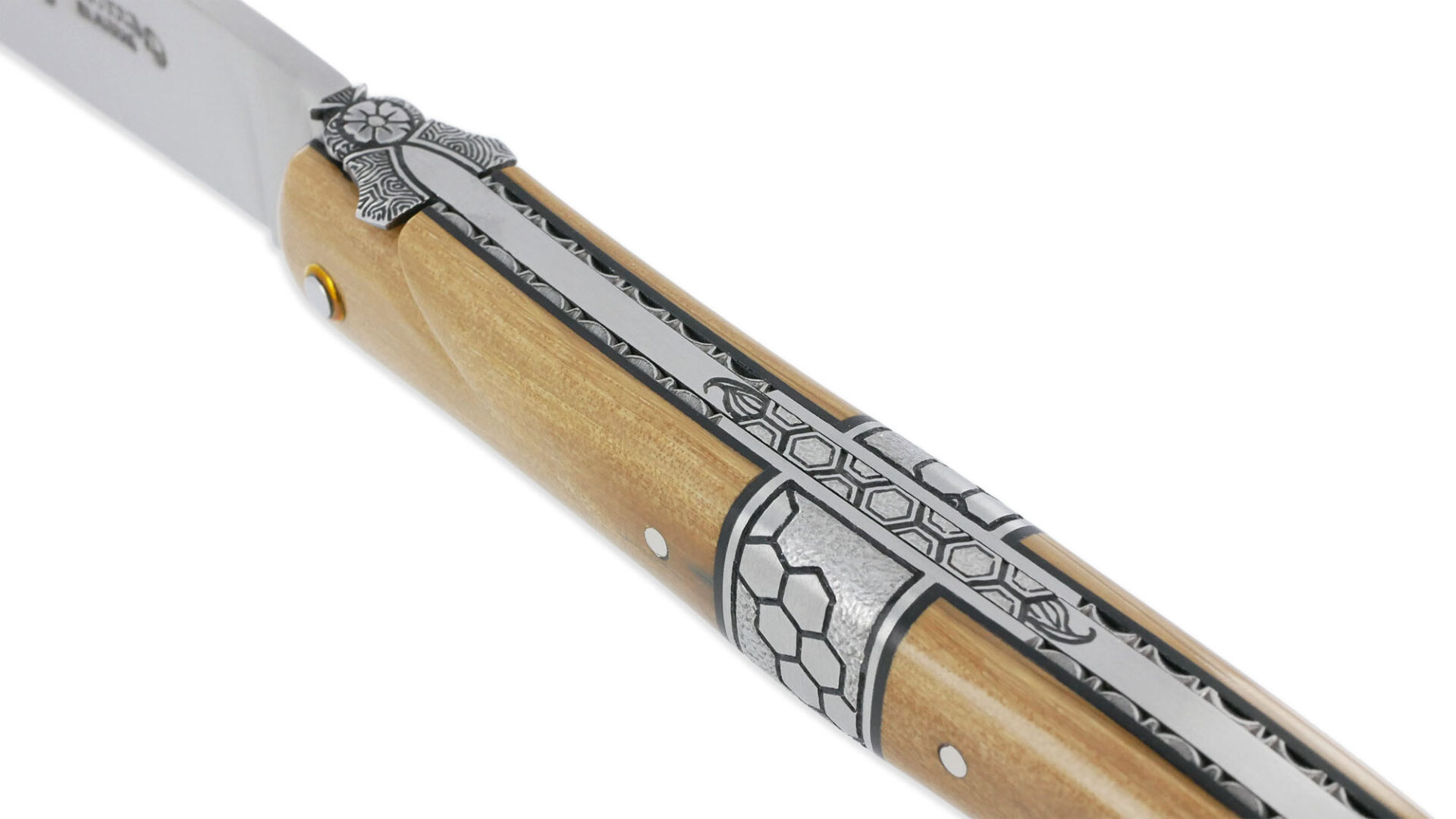 Couteau Laguiole En Aubrac 1 Piece 12 Cm Plein Manche En Croute Ivoire De Mammouth Mitre Centrale Et Ressort Ciseles Nid Abeille En Inox Brosse 02