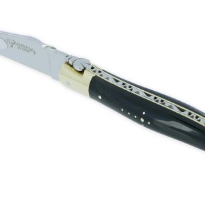 Couteau Laguiole En Aubrac 1 Piece 12cm Manche Buffle Mitres Et Platines Laiton Brillant Ressort Guilloche 01