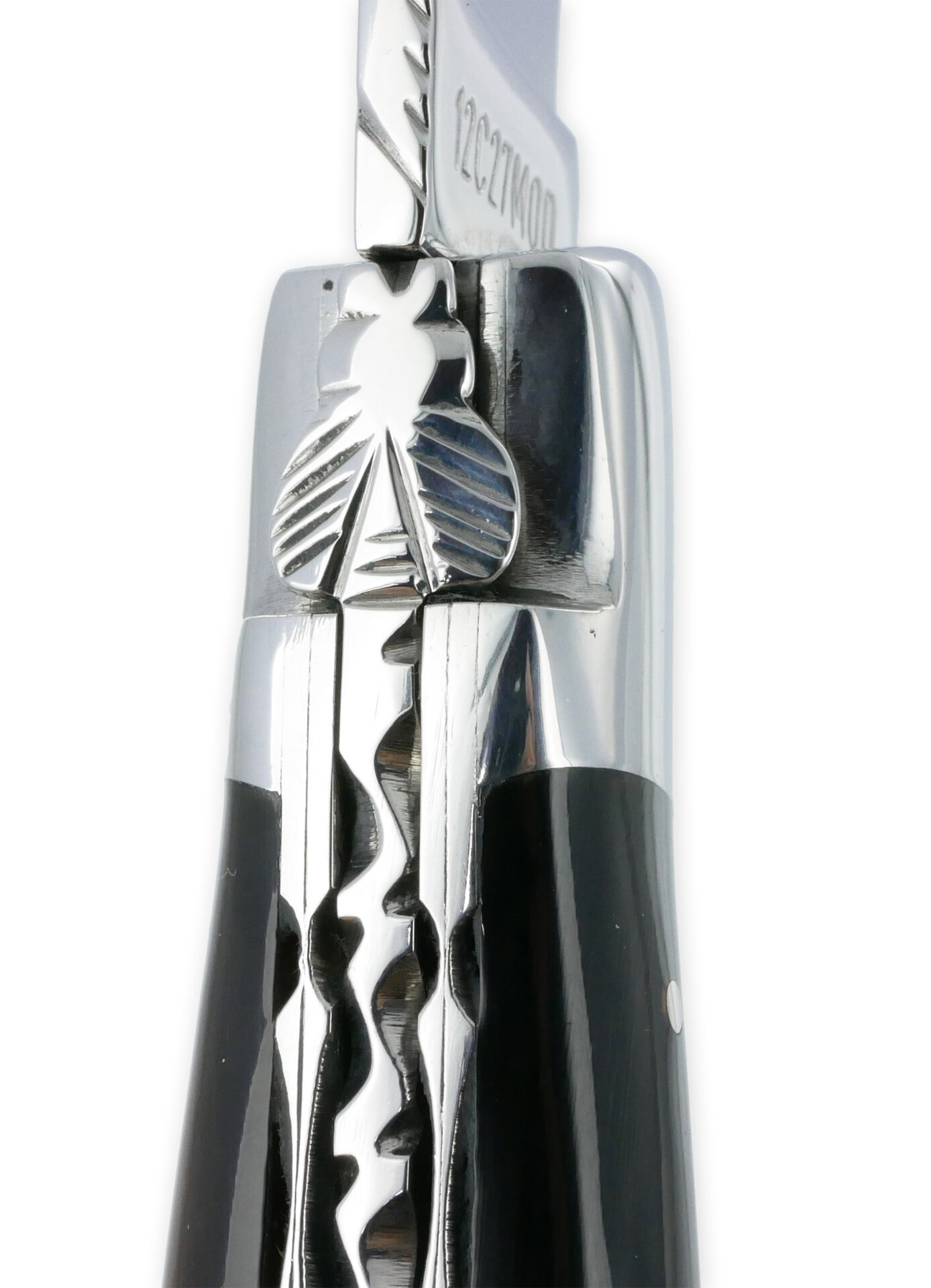 Couteau Laguiole En Aubrac 1 Piece 12cm Manche En Pointe De Corne Num 3 Blonde 2 Mitres Double Platines Et Ressort Guilloches 01