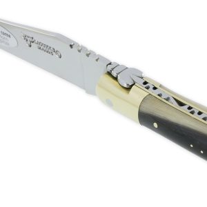 Couteau Laguiole En Aubrac 1 Piece 12cm Manche Pointe De Corne Flammee Mitres Et Platines Laiton Brillant Ressort Guilloche 01