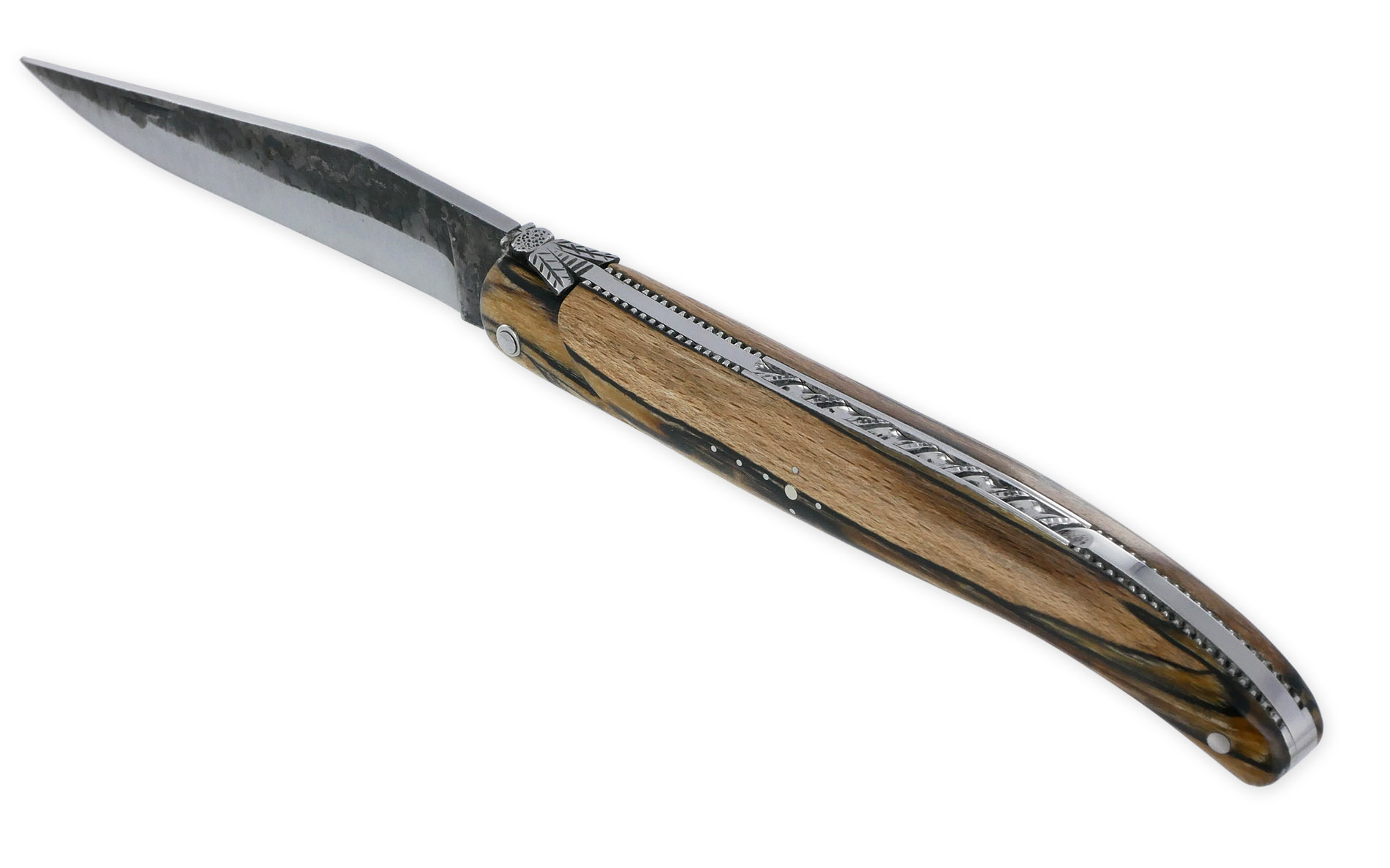 Couteau Laguiole En Aubrac 1 Piece 12cm Plein Manche En Bois Daubrac Platines Perlees Ressort Guilloche Lame Brute De Forge Mouche Prestige N 12 02