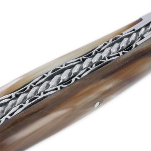 Couteau Laguiole En Aubrac 1 Piece 12cm Pointe De Corne 2 Mitres Inox Brillant Double Platines Et Ressort Spirale Guilloches Finition Brillante 04