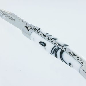 Couteau Laguiole En Aubrac 1 Piece Guimauve Blanc Manche Acrylique 2 Mitres Inox Brillant 10cm 01