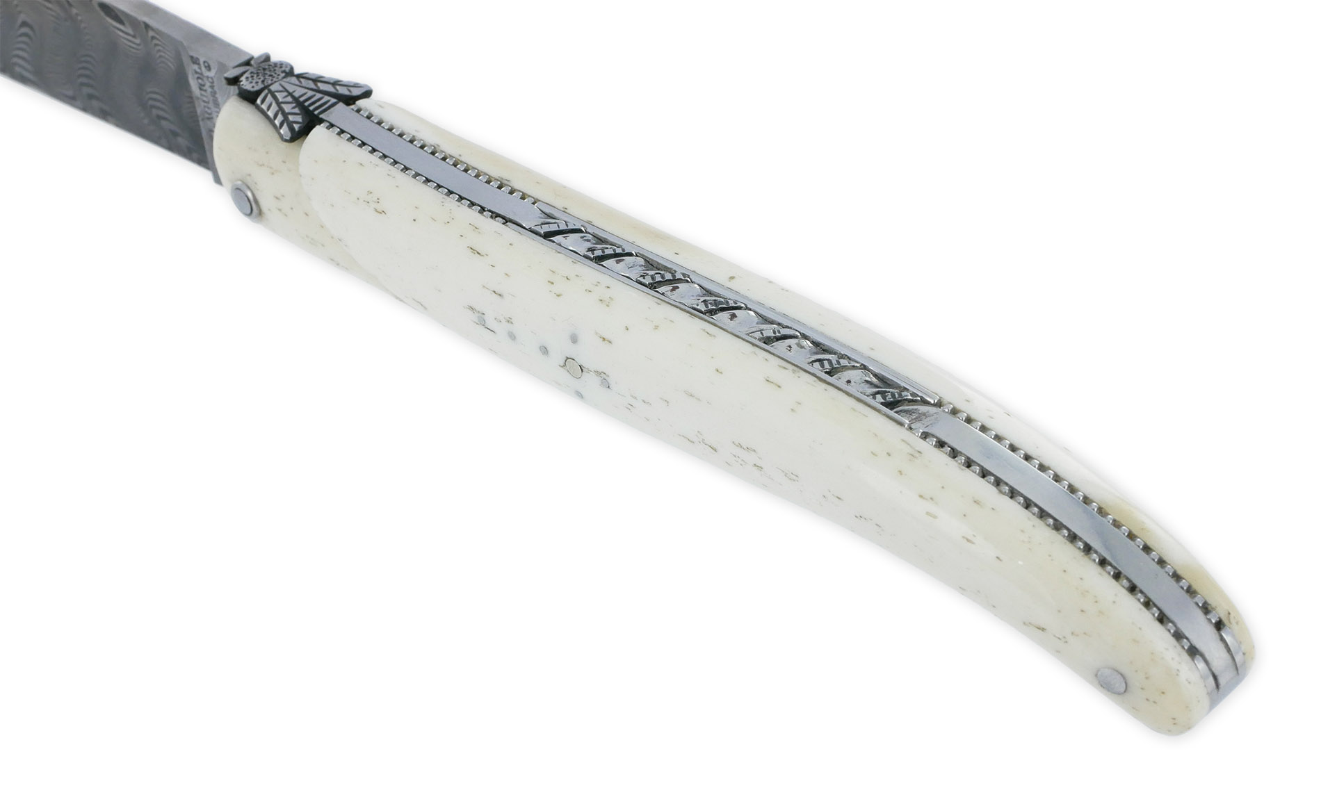 Couteau Laguiole En Aubrac Le Perle 1 Piece 12cm Plein Manche Os Platines Perlees Ressort Guilloche Lame Damas Balbach Mouche Prestige N12 03