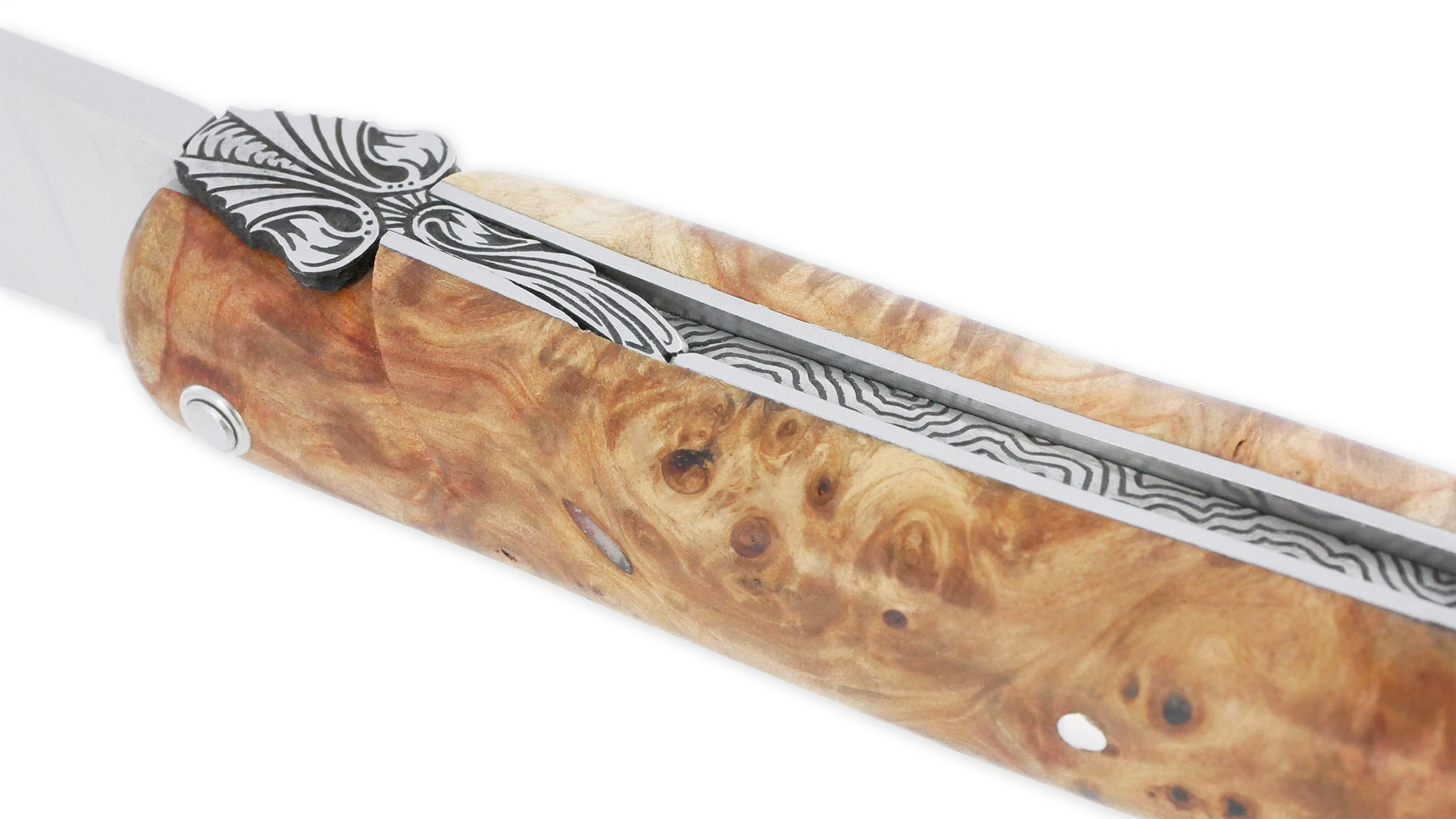 Couteau Prestige Laguiole En Aubrac 1 Piece 12 Cm Plein Manche En Loupe De Marronnier Platine Inox Ressort En Creux Guilloche Main Mouche Stylisee 07