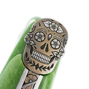 Couteau Prestige Laguiole Tete De Mort Mexicaine Manche Os Chameau 1piece 12cm Lame Damas Ressort Guilloche Main 01