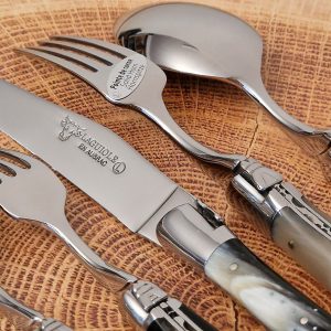 Laguiole En Aubrac Individual Placemat 5 Pieces Horn Tip Handles Glossy Finish