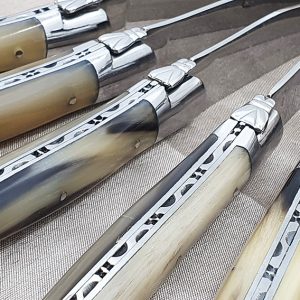 Laguiole En Aubrac Table Knives Horn Tip Set Of 6
