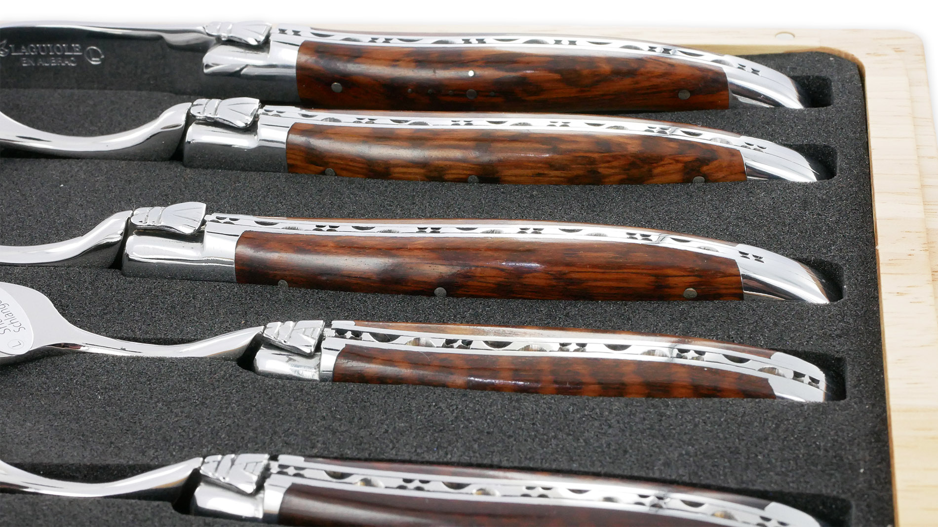 Set De Table Individuel Laguiole En Aubrac 5 Pieces Manches En Amourette Finition Brillante 03