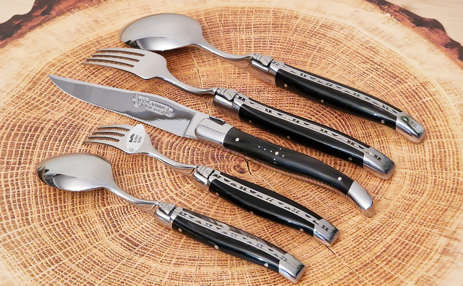 Set De Table Individuel Laguiole En Aubrac 5 Pieces Manches En Buffle Finition Brillante 02