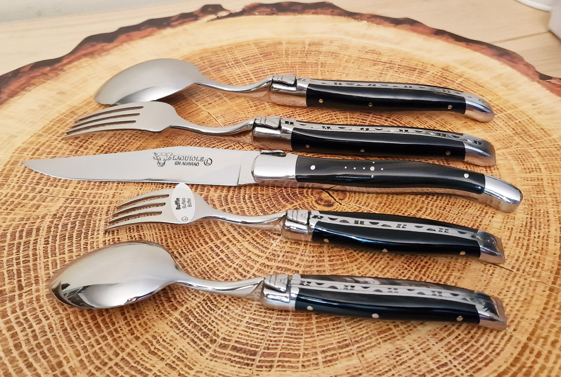 Set De Table Individuel Laguiole En Aubrac 5 Pieces Manches En Buffle Finition Brillante 03