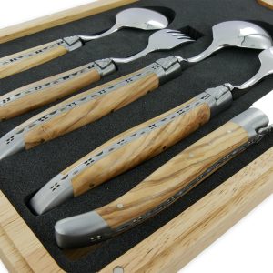Set De Table Individuel Laguiole En Aubrac 5 Pieces Manches En Olivier Finition Brossee 01