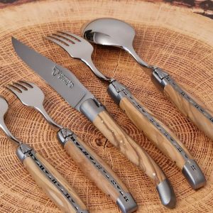 Set De Table Individuel Laguiole En Aubrac 5 Pieces Manches En Olivier Finition Brossee 03