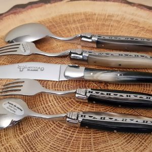Set De Table Individuel Laguiole En Aubrac 5 Pieces Manches En Pointe De Corne Finition Brillante 01