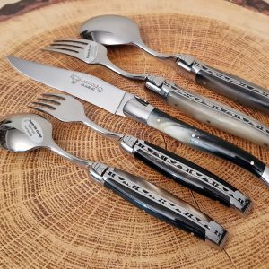 Set De Table Individuel Laguiole En Aubrac 5 Pieces Manches En Pointe De Corne Finition Brillante 03