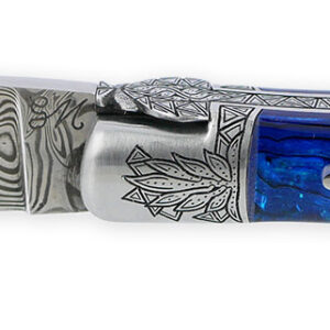 Couteau Laguiole Prestige Createur 1 Piece 12 Cm 1 Mitre Avant Ciselee A La Main Manche En Nacre Veritable Sous Resine Bleutee Mouche Stylisee Lame Damas Piece Unique 01