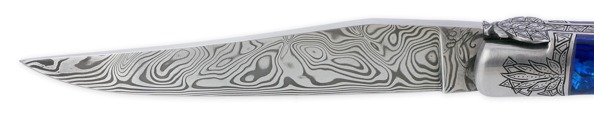 Couteau Laguiole Prestige Createur 1 Piece 12 Cm 1 Mitre Avant Ciselee A La Main Manche En Nacre Veritable Sous Resine Bleutee Mouche Stylisee Lame Damas Piece Unique 03