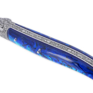 Couteau Laguiole Prestige Createur 1 Piece 12 Cm 1 Mitre Avant Ciselee A La Main Manche En Nacre Veritable Sous Resine Bleutee Mouche Stylisee Lame Damas Piece Unique 08