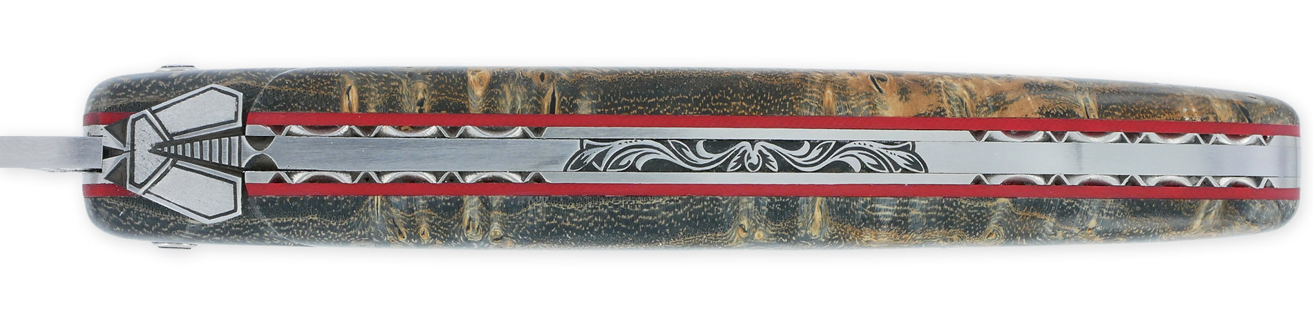 Couteau Prestige Laguiole En Aubrac 1 Piece 12 Cm Plein Manche En Loupe De Platane Gris Ressorts Et Platines Guillochees A La Main Entretoises Rouge Mouche Stylisee Lame Damas 02