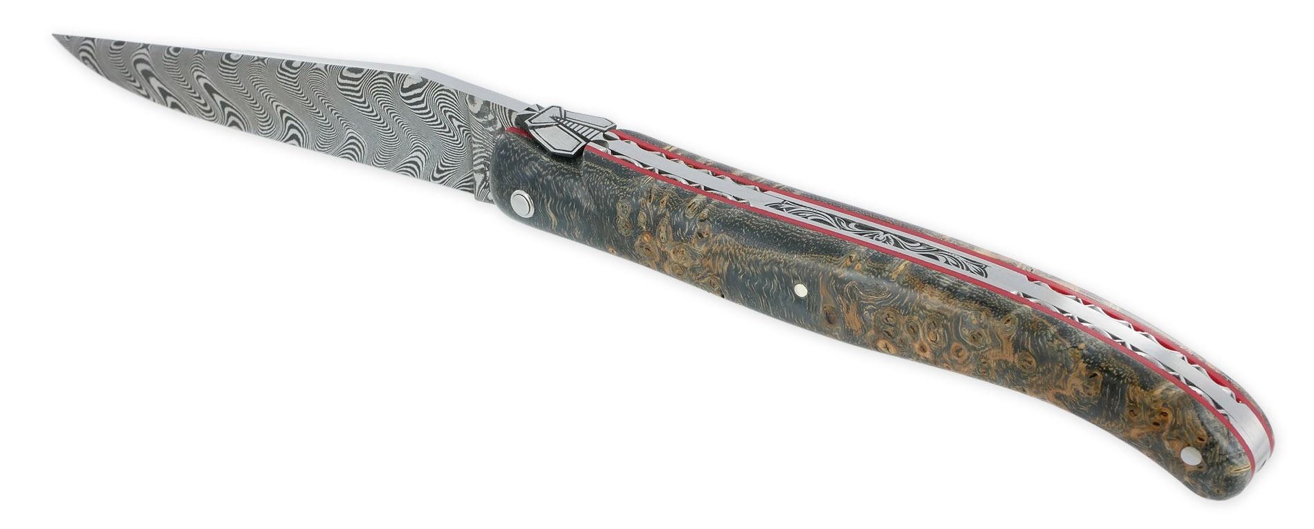 Couteau Prestige Laguiole En Aubrac 1 Piece 12 Cm Plein Manche En Loupe De Platane Gris Ressorts Et Platines Guillochees A La Main Entretoises Rouge Mouche Stylisee Lame Damas 05